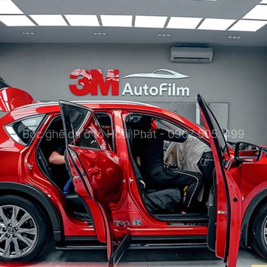 Dán phim cách nhiệt kính lái ô tô