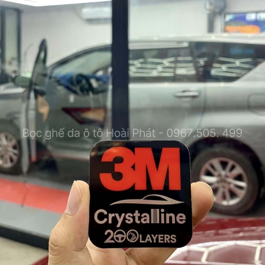 Dán phim cách nhiệt kính lái ô tô